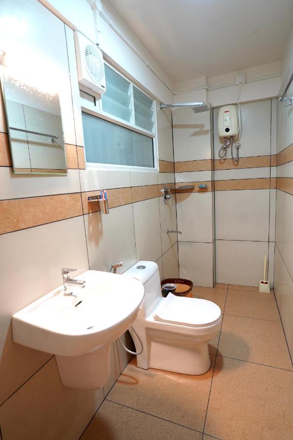Kadampanattu'S Homestay Kochi Extérieur photo